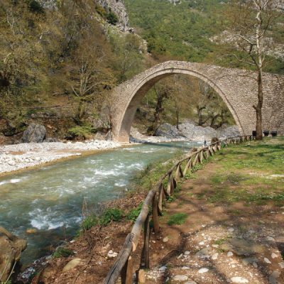 Εκδρομή Μετέωρα–Καλαμπάκα ( Ολοήμερη 8-9 ώρες ) - Καλέστε Taxi Αθήνα - Τηλέφωνο +306948104916